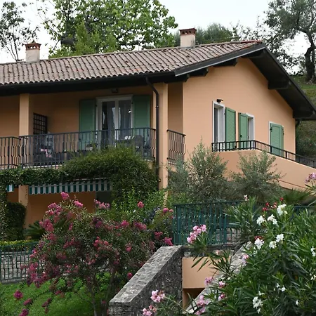 Apartment La Verbena A Fianco Del Vittoriale, Vista Piscina, 10 Minuti A Piedi Dal Lungo