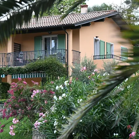 Apartment La Verbena A Fianco Del Vittoriale, Vista Piscina, 10 Minuti A Piedi Dal Lungo *